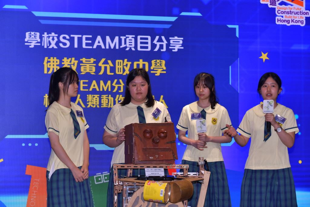 現場有學生分享STEAM項目成果。陳極彰攝